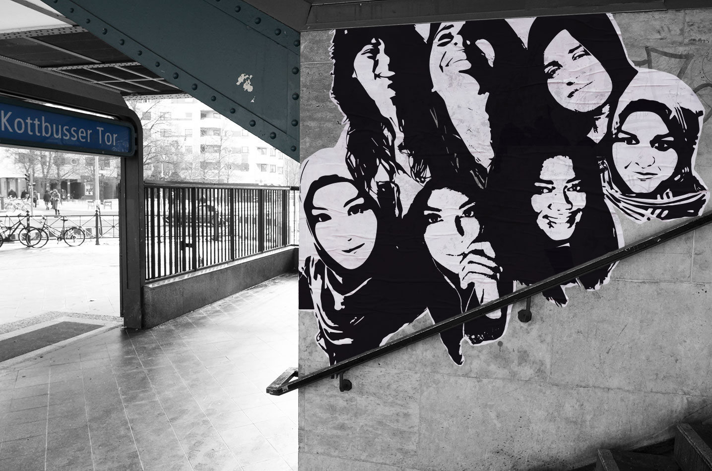 Foto/Illustration U-Bahnhof Kottbusser Tor mit den 7 Mädchen als Paste-Up